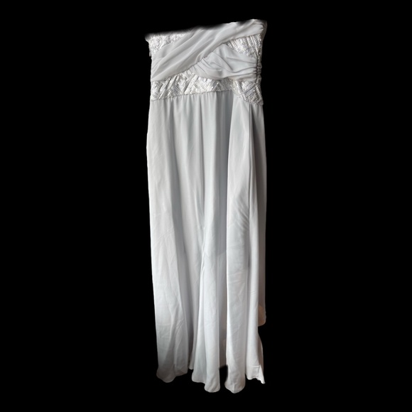 Classy dress - Picture 2 of 3